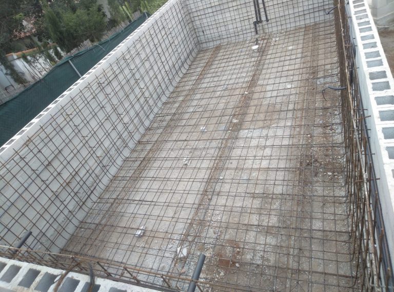construccion piscina en Calpe - Colocacion de hierro (3)