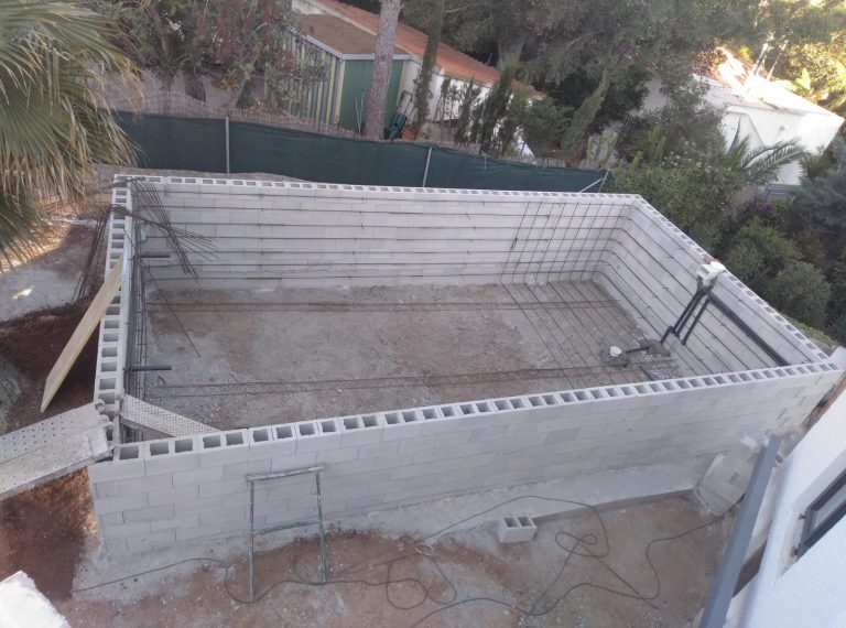 construccion piscina en Calpe - Colocacion de hierro (4)
